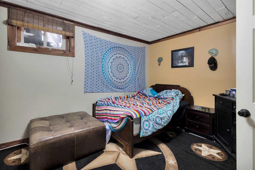 4824 50 Street, Clive, AB - Indoor Photo Showing Bedroom