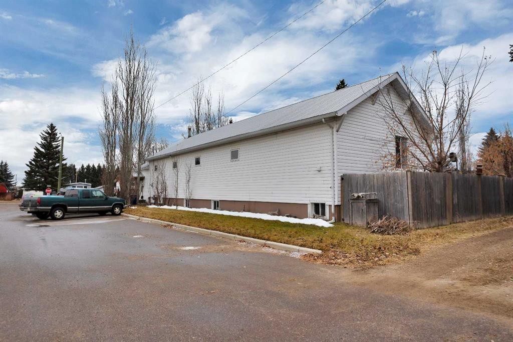 4824 50 Street, Clive, AB - Outdoor