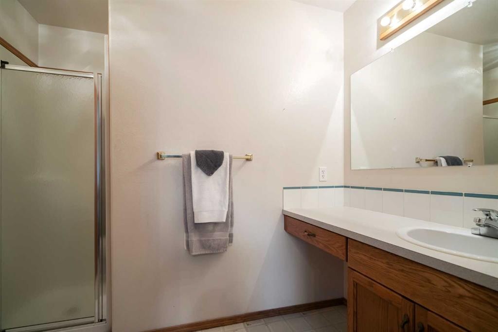 6502 55 Avenue, Camrose, AB - Indoor Photo Showing Bathroom