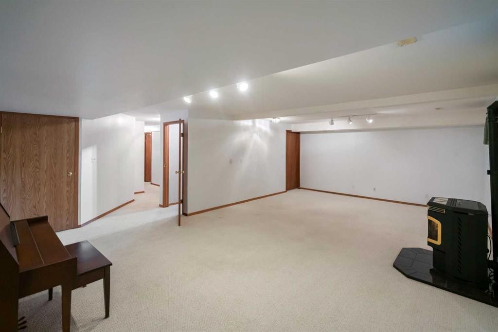 6502 55 Avenue, Camrose, AB - Indoor