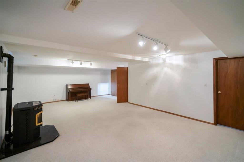 6502 55 Avenue, Camrose, AB - Indoor