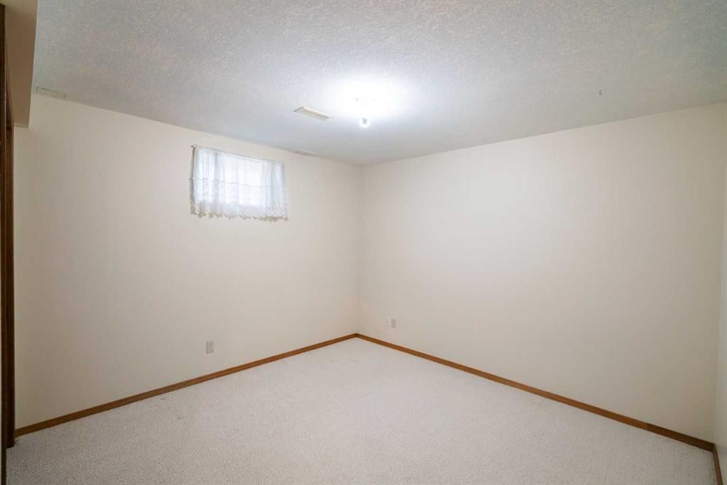 6502 55 Avenue, Camrose, AB - Indoor Photo Showing Other Room