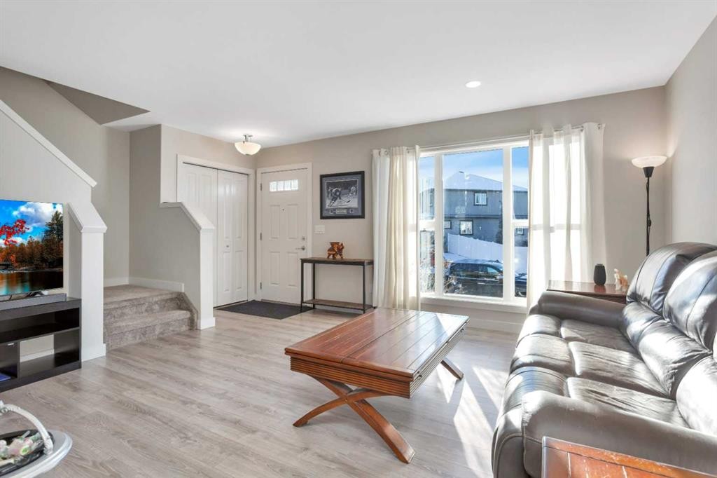 22 Latoria Court, Rural Red Deer County, AB - Indoor Photo Showing Living Room