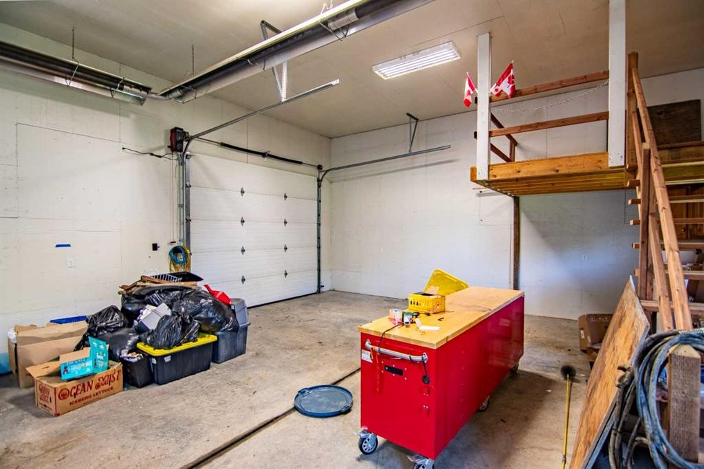 382052 Range Road 7-3, Rural Clearwater County, AB - Indoor Photo Showing Garage