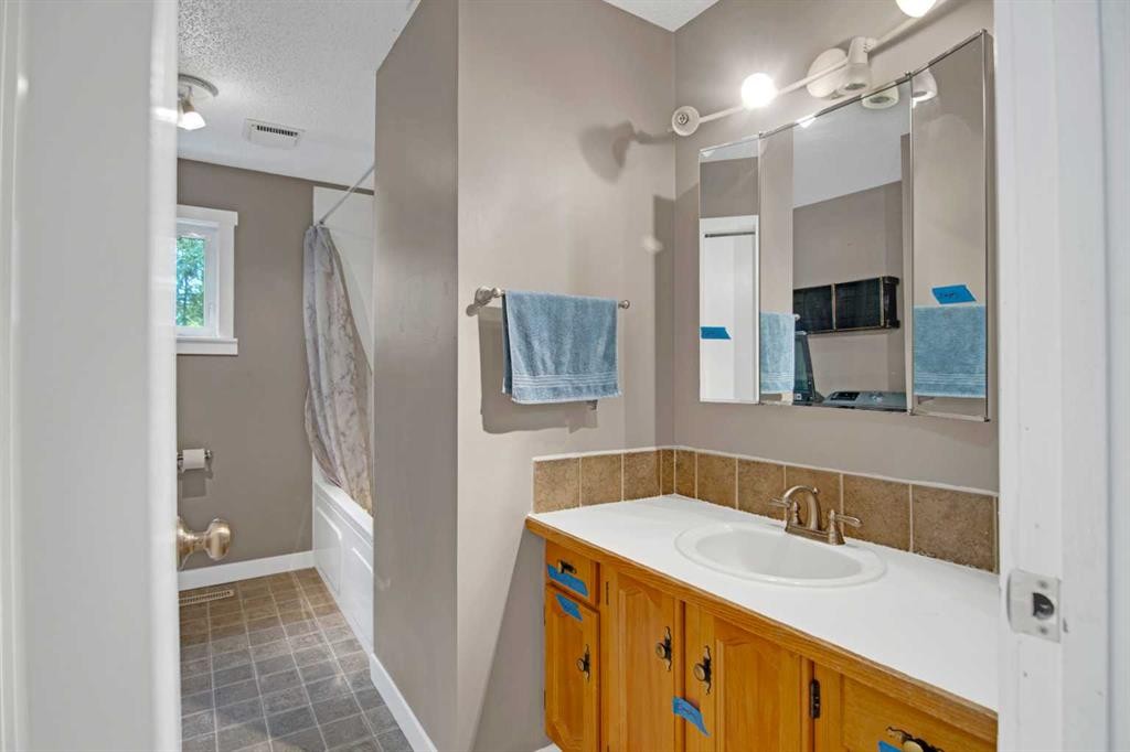382052 Range Road 7-3, Rural Clearwater County, AB - Indoor Photo Showing Bathroom