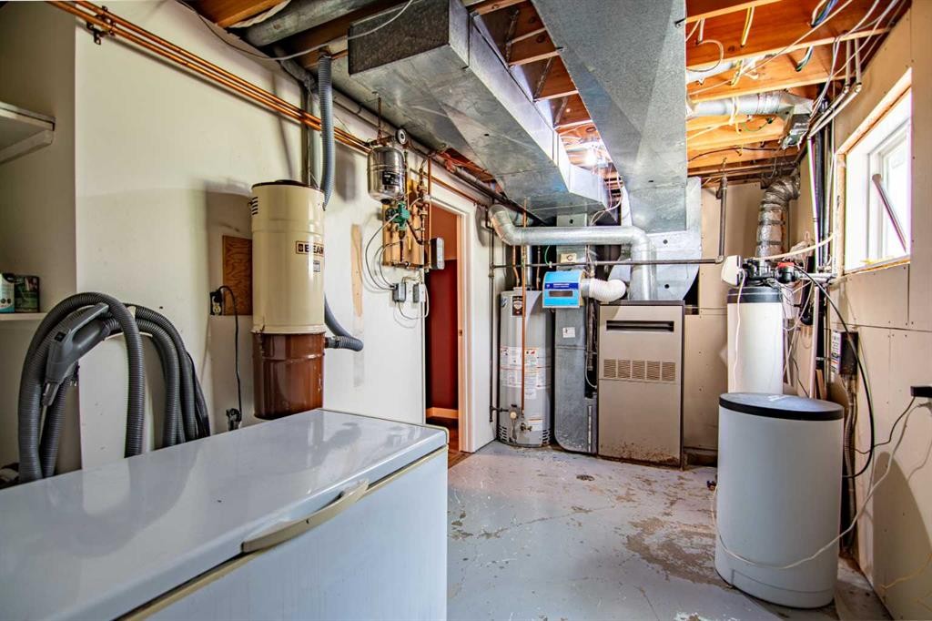 382052 Range Road 7-3, Rural Clearwater County, AB - Indoor Photo Showing Basement