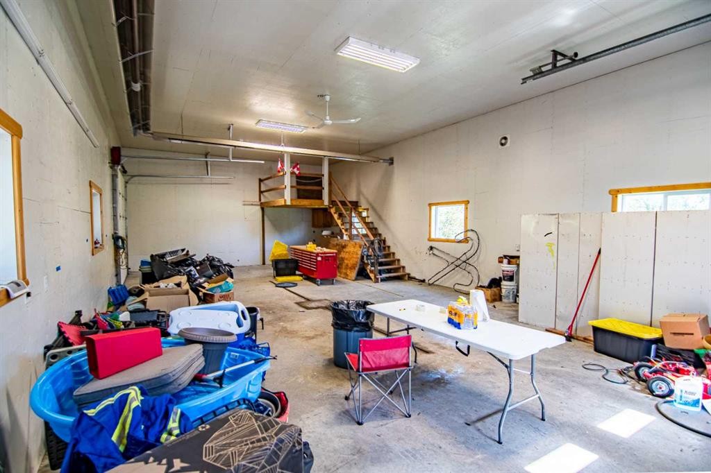 382052 Range Road 7-3, Rural Clearwater County, AB - Indoor Photo Showing Garage