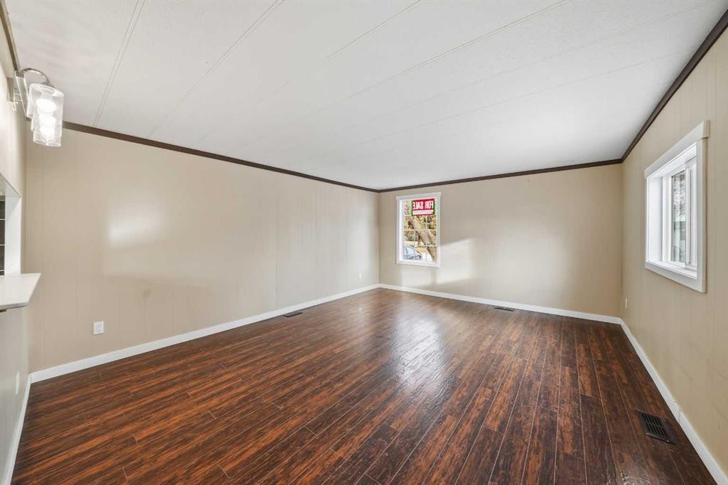 18 Parkland Acres, Lacombe, AB