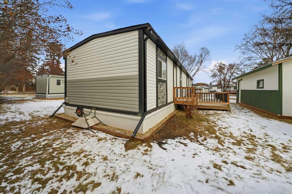 18 Parkland Acres, Lacombe, AB