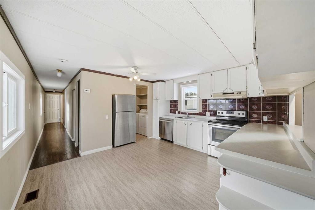 18 Parkland Acres, Lacombe, AB