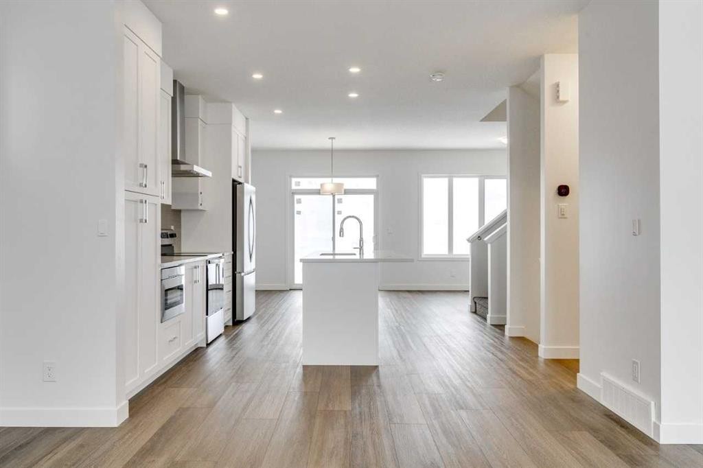 1123 Fowler Road Sw, Airdrie, AB - Indoor Photo Showing Other Room