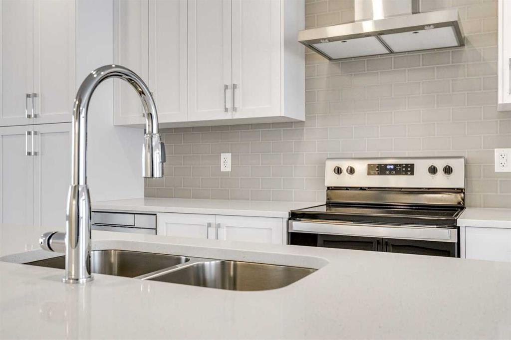 1123 Fowler Road Sw, Airdrie, AB - Indoor Photo Showing Kitchen With Double Sink With Upgraded Kitchen