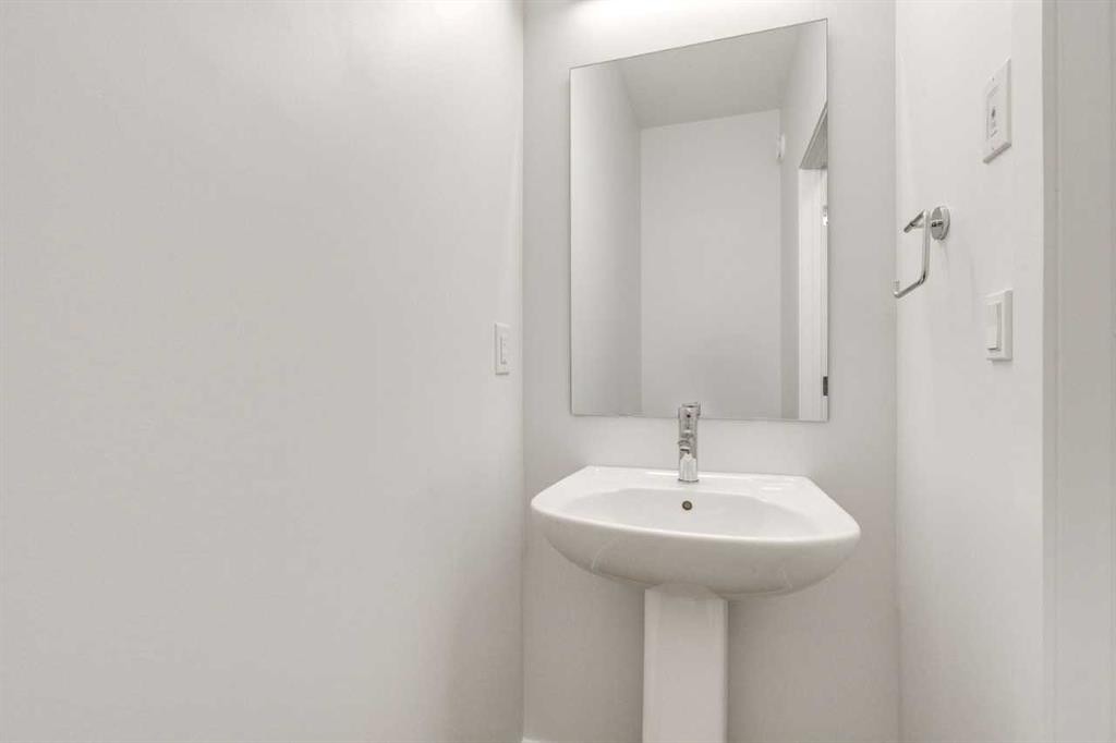 1123 Fowler Road Sw, Airdrie, AB - Indoor Photo Showing Bathroom