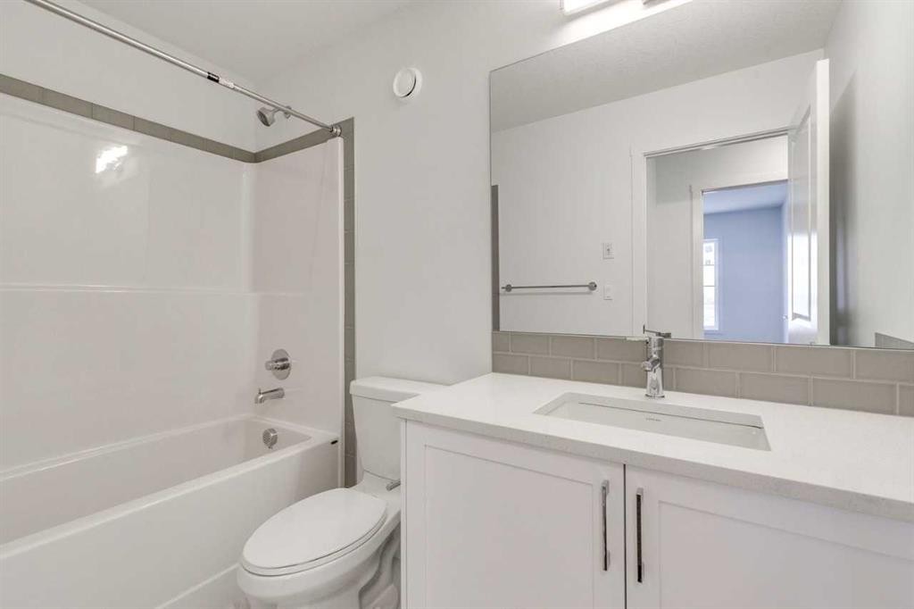 1123 Fowler Road Sw, Airdrie, AB - Indoor Photo Showing Bathroom