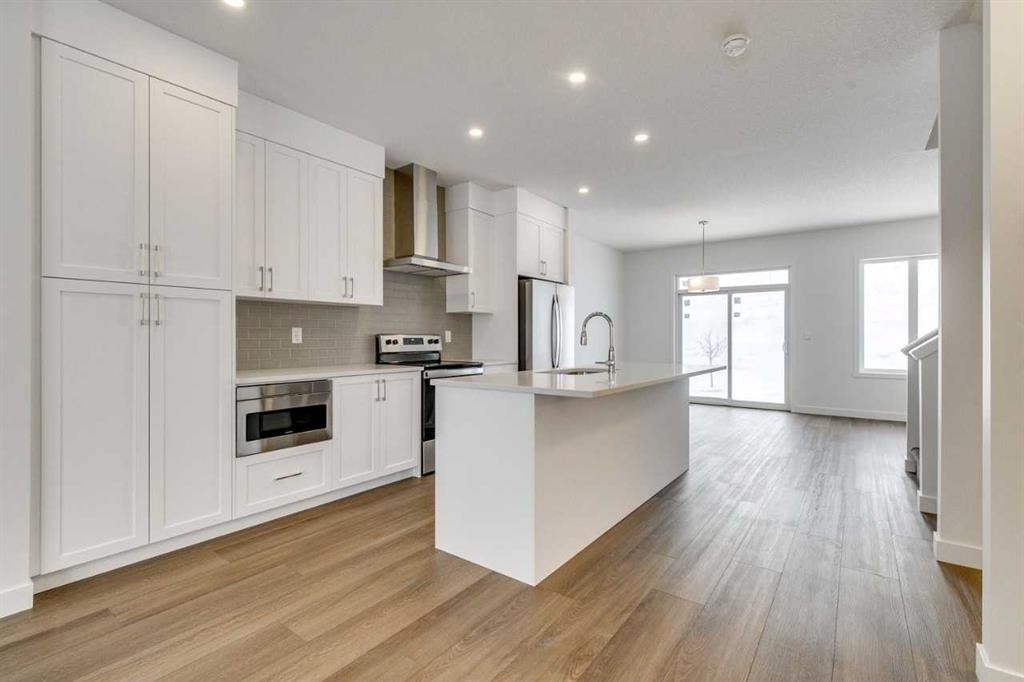 1123 Fowler Road Sw, Airdrie, AB - Indoor Photo Showing Kitchen With Upgraded Kitchen