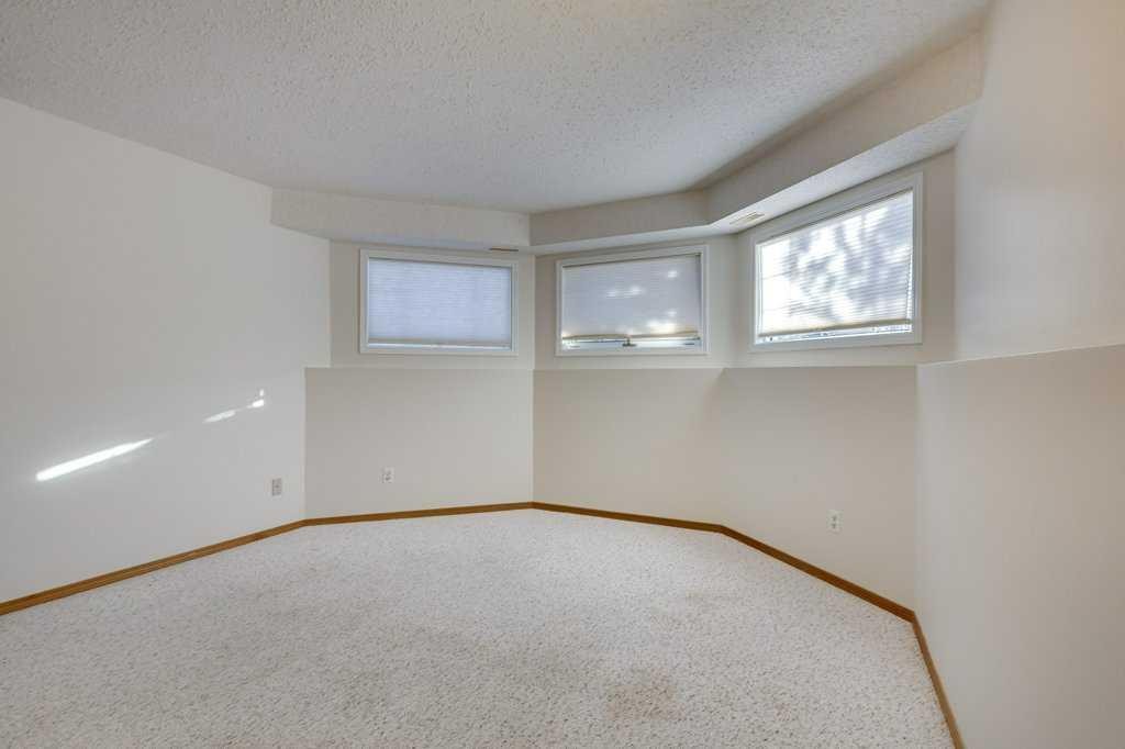 16 Lawrence Crescent, Red Deer, AB - Indoor Photo Showing Other Room