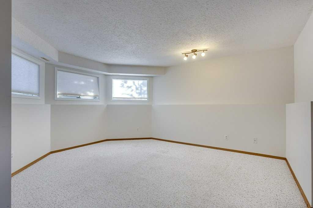 16 Lawrence Crescent, Red Deer, AB - Indoor Photo Showing Other Room