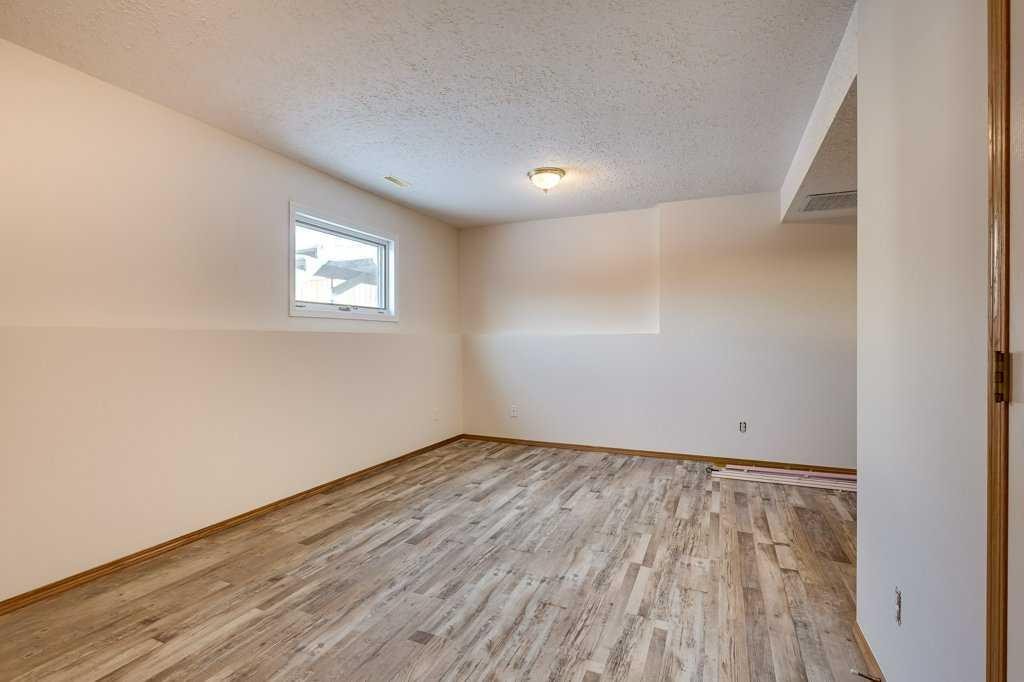 16 Lawrence Crescent, Red Deer, AB - Indoor Photo Showing Other Room