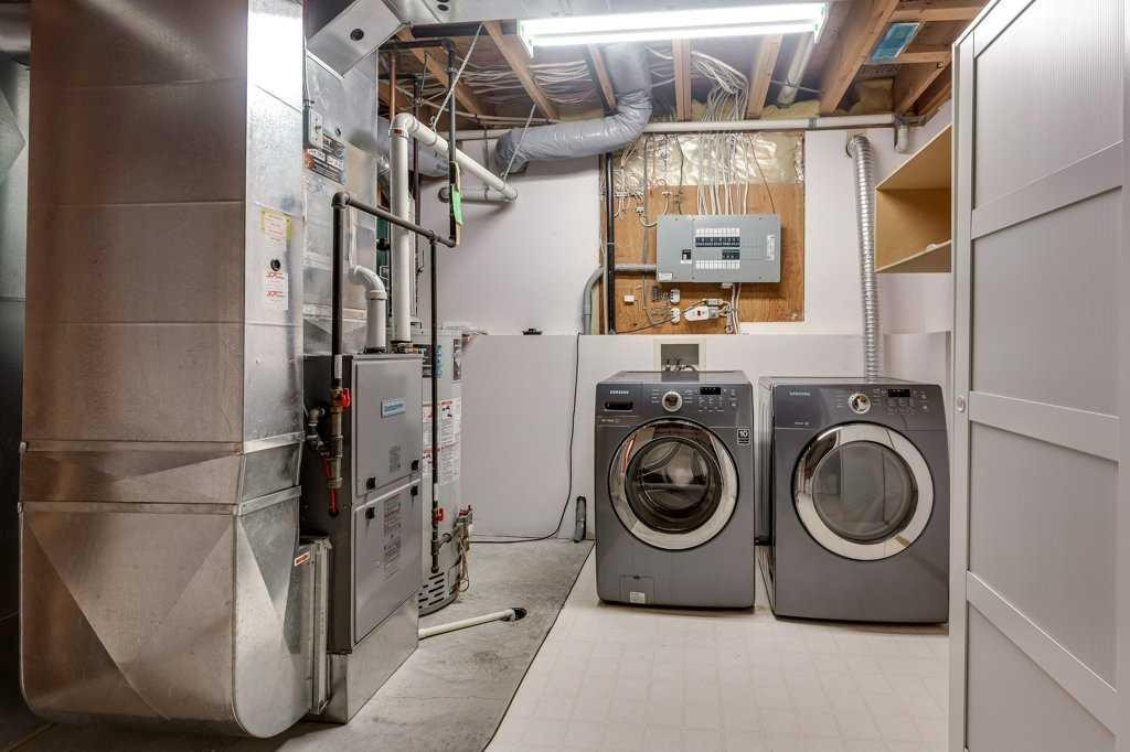 16 Lawrence Crescent, Red Deer, AB - Indoor Photo Showing Laundry Room