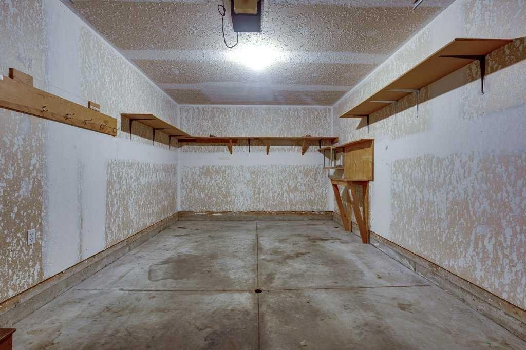 16 Lawrence Crescent, Red Deer, AB - Indoor