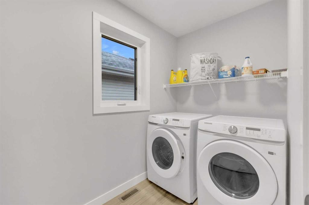 119 Crestview Boulevard, Sylvan Lake, AB - Indoor Photo Showing Laundry Room