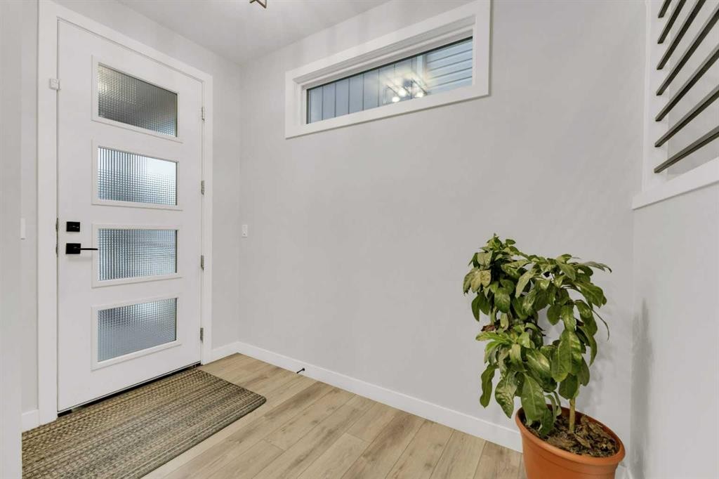 119 Crestview Boulevard, Sylvan Lake, AB - Indoor Photo Showing Other Room