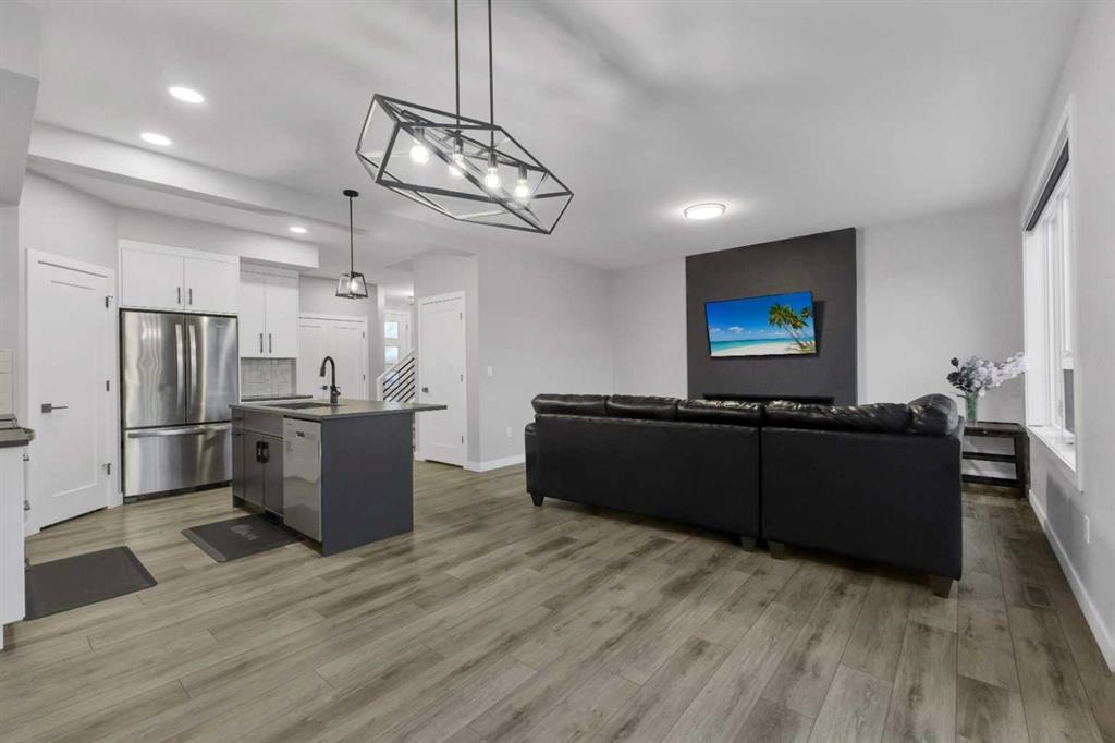 119 Crestview Boulevard, Sylvan Lake, AB - Indoor