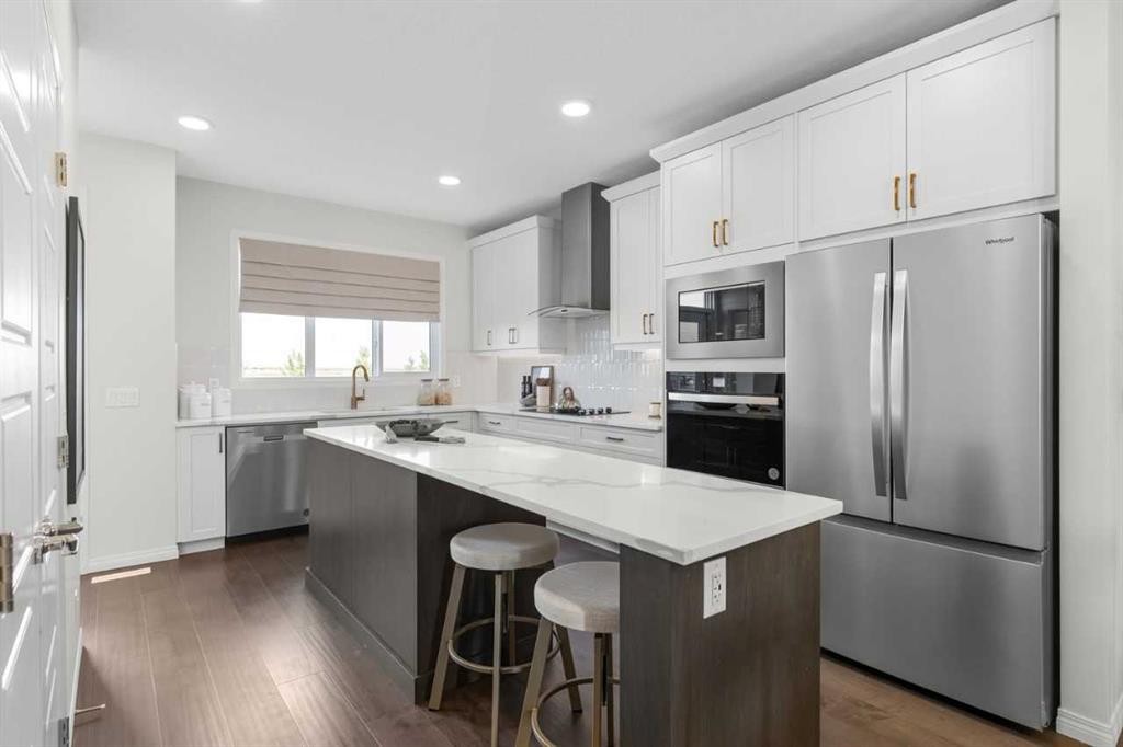 135 Huxland Road Ne, Calgary, AB - Indoor Photo Showing Kitchen With Upgraded Kitchen