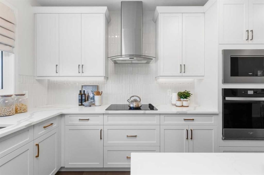 135 Huxland Road Ne, Calgary, AB - Indoor Photo Showing Kitchen