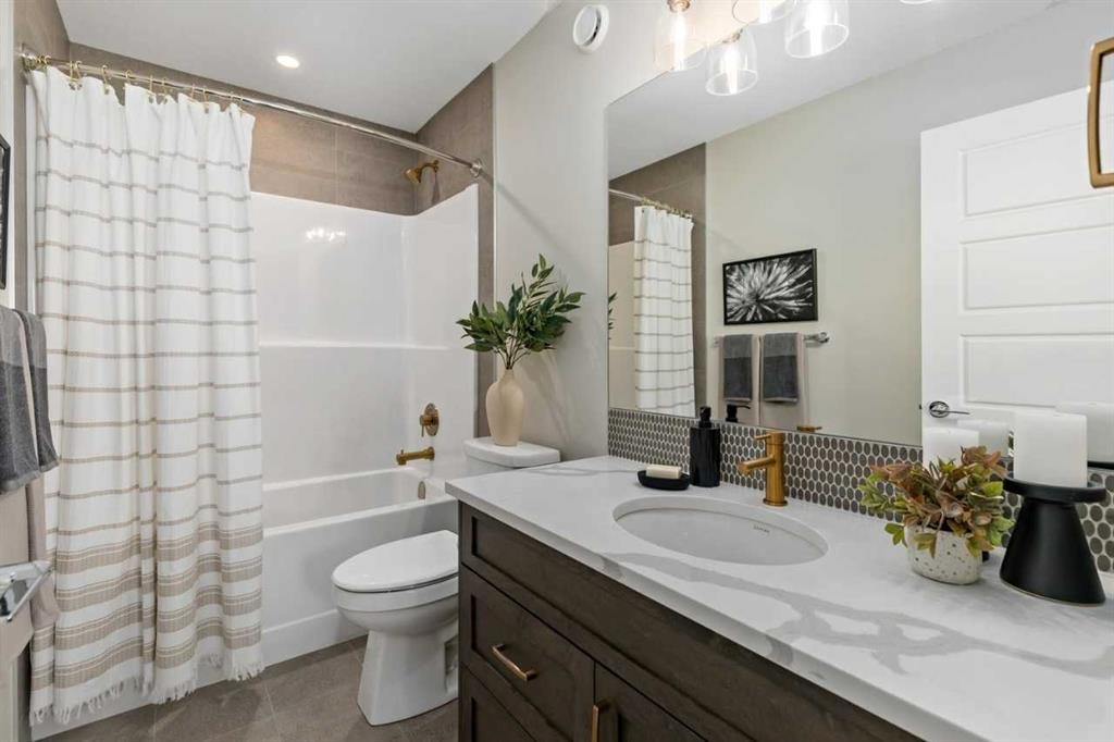 135 Huxland Road Ne, Calgary, AB - Indoor Photo Showing Bathroom
