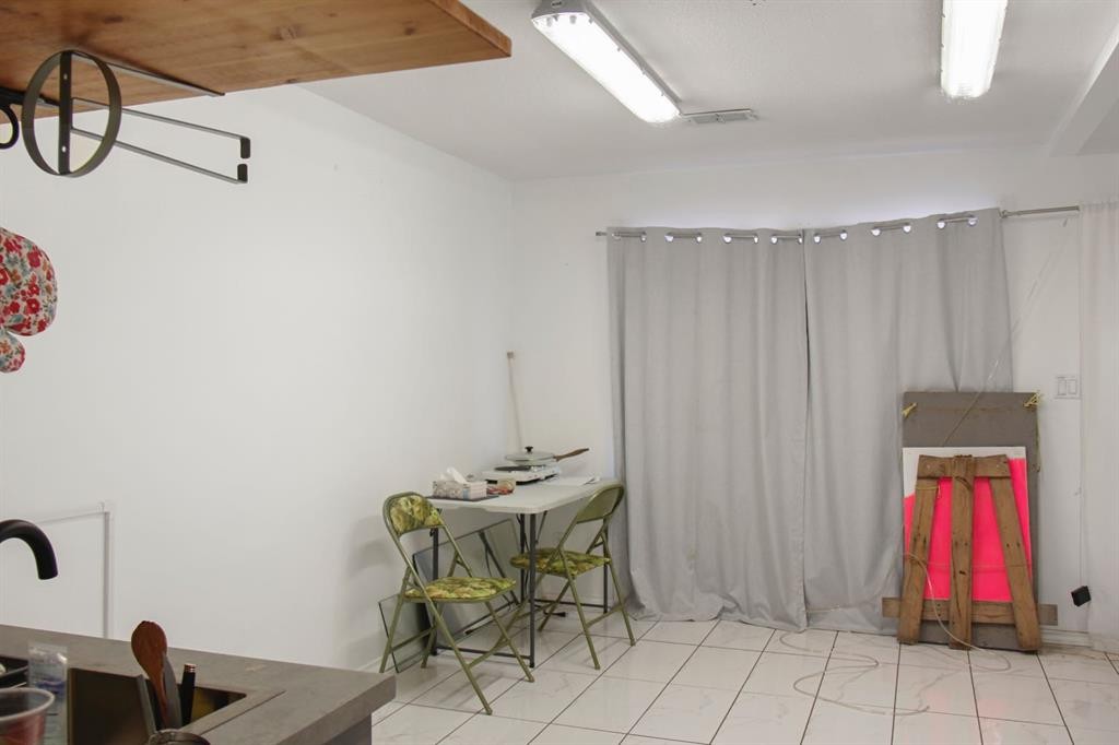 5205 50 Street, Viking, AB