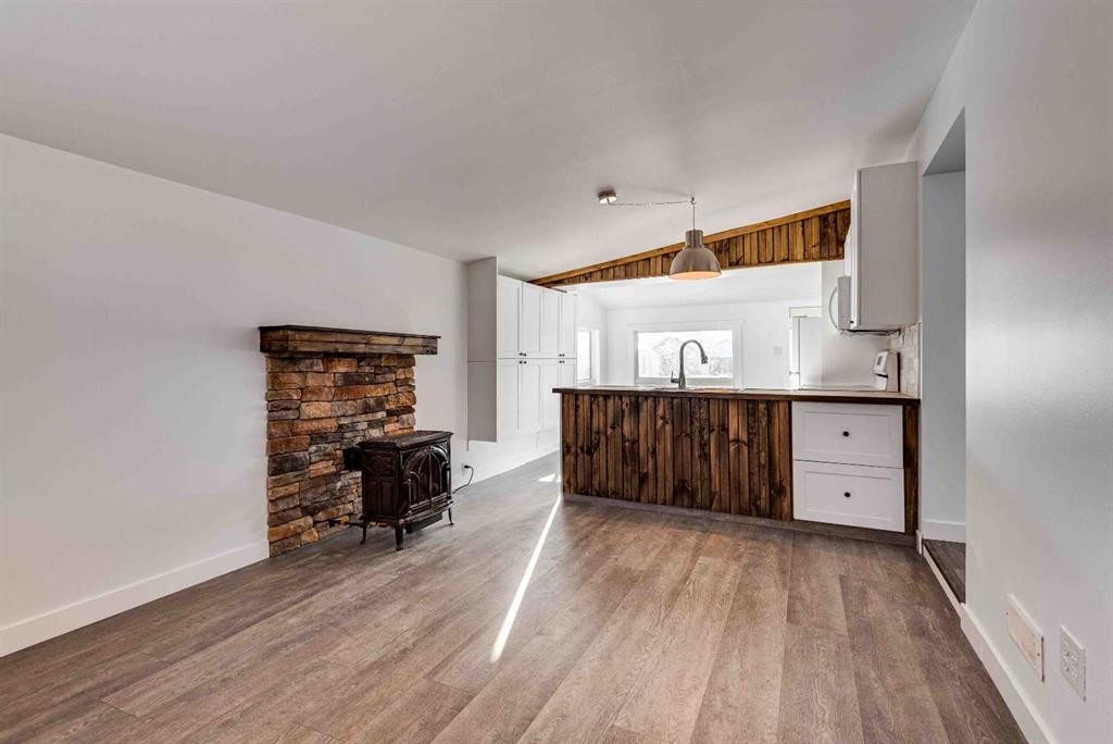 205 Trochu Avenue, Trochu, AB - Indoor Photo Showing Kitchen