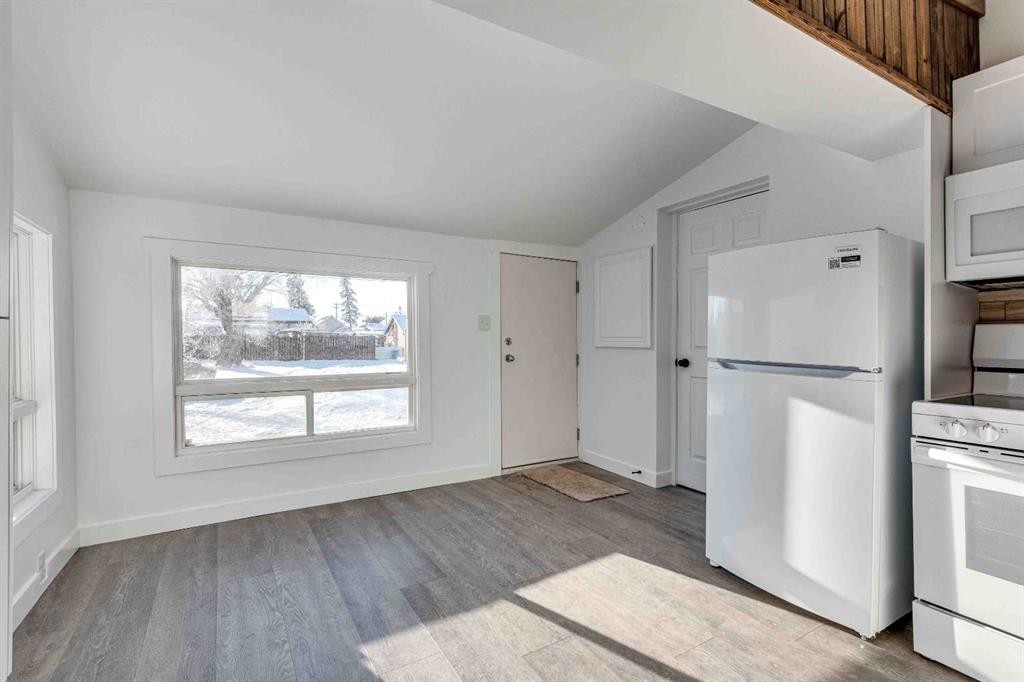 205 Trochu Avenue, Trochu, AB - Indoor Photo Showing Other Room