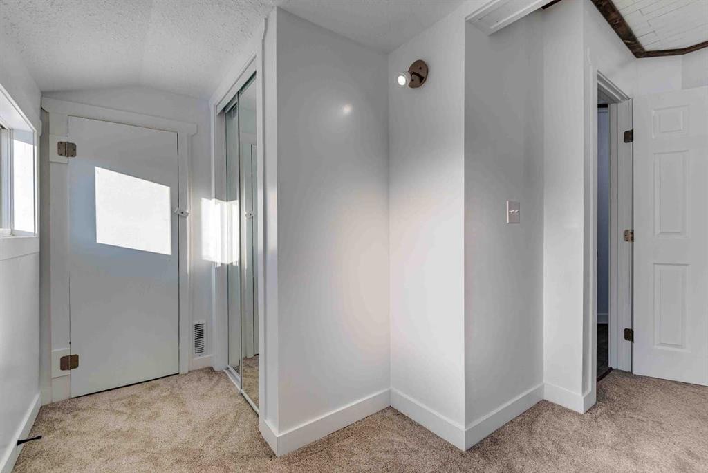 205 Trochu Avenue, Trochu, AB - Indoor Photo Showing Other Room