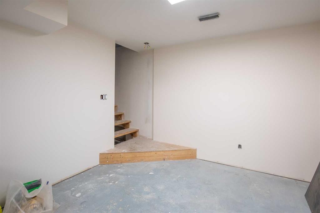 99 Dawson Street, Red Deer, AB - Indoor Photo Showing Other Room