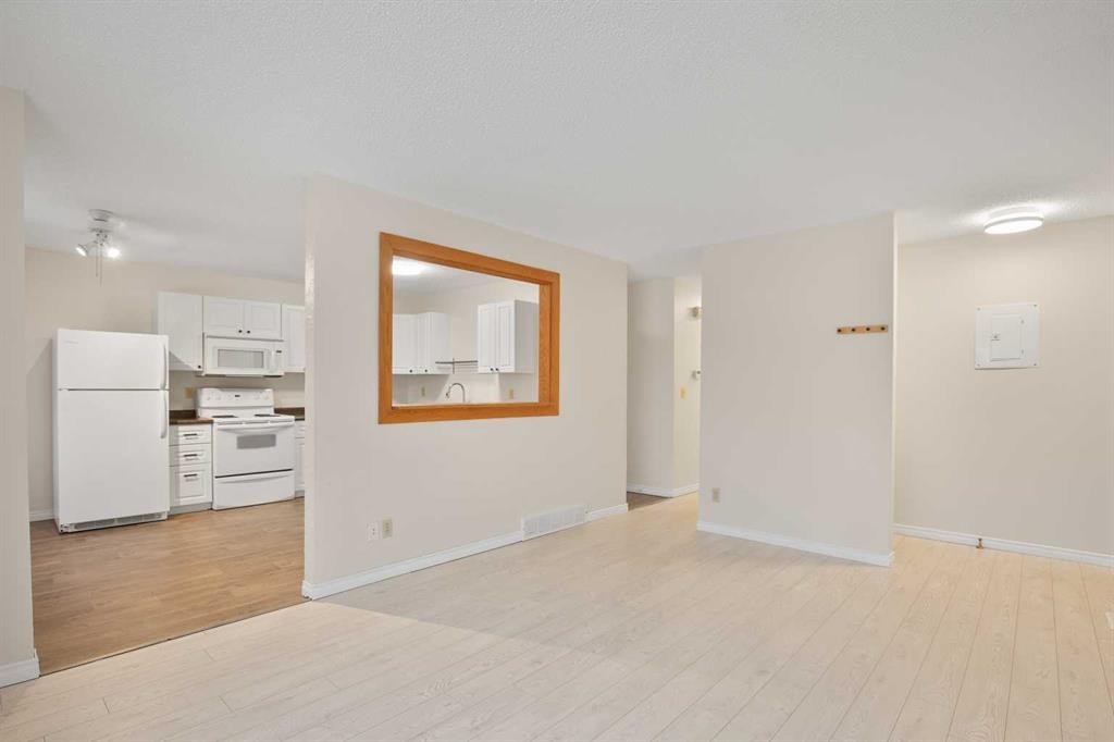99 Dawson Street, Red Deer, AB - Indoor Photo Showing Kitchen