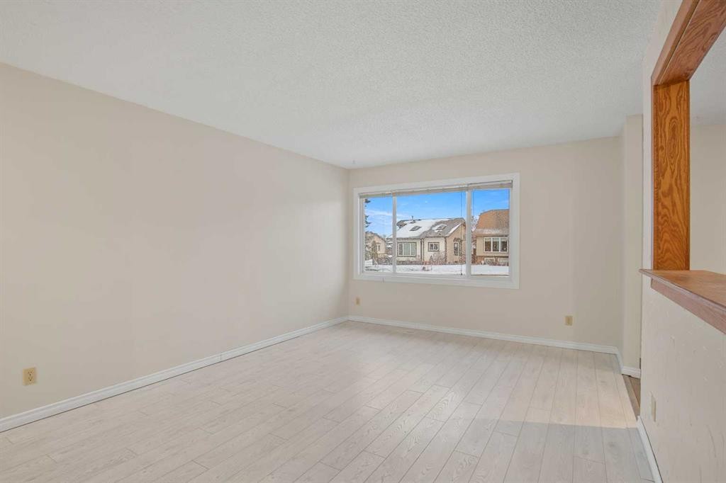 99 Dawson Street, Red Deer, AB - Indoor Photo Showing Other Room