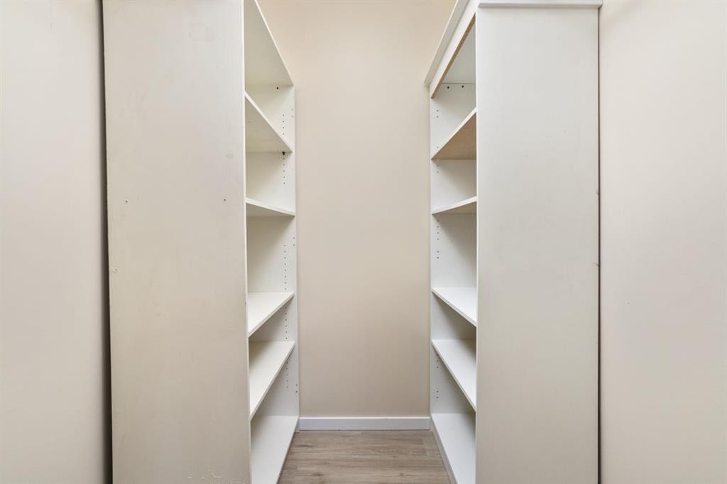 11 1St Avenue North, Hay Lakes, AB - Indoor With Storage