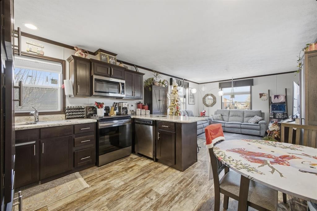 40-41019 Range Road 11, Rural Lacombe County, AB - Indoor Photo Showing Kitchen