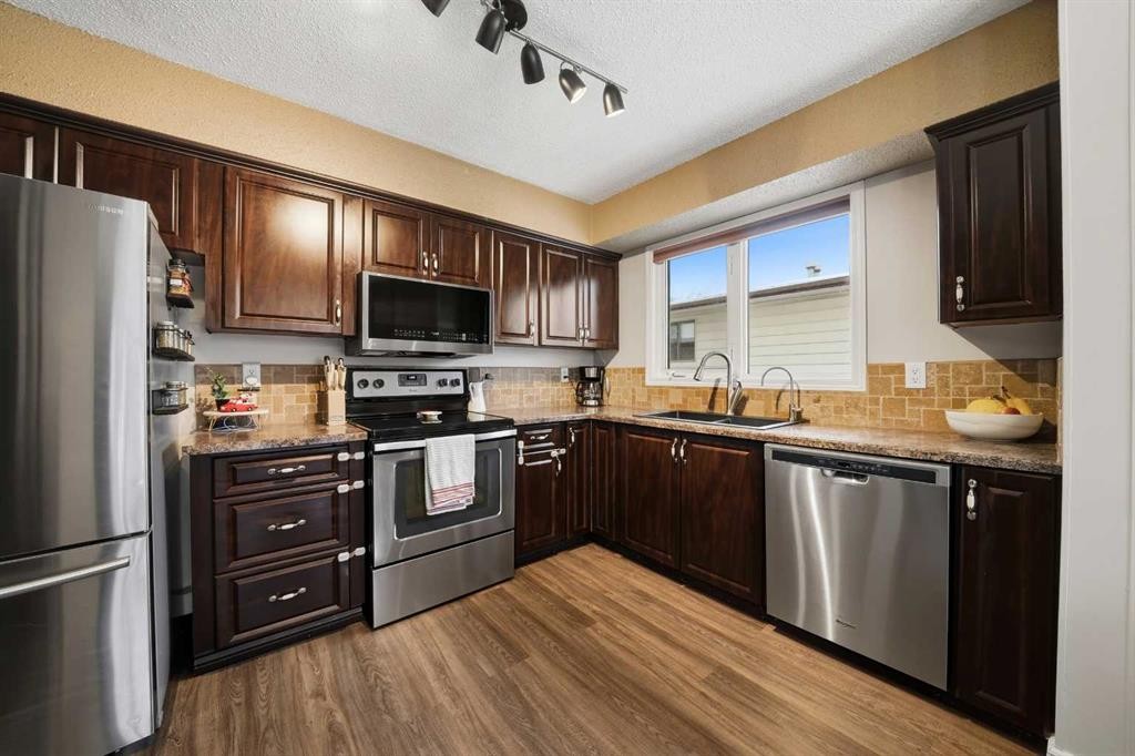 59 Baird Street, Red Deer, AB - Indoor Photo Showing Kitchen