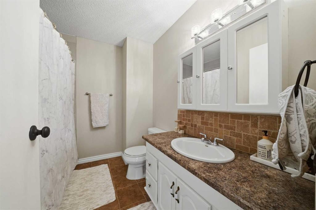 59 Baird Street, Red Deer, AB - Indoor Photo Showing Bathroom