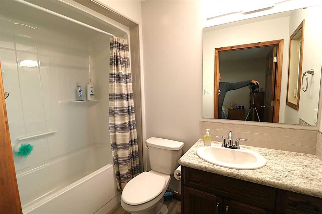 93039 Range Road 164, Taber, AB - Indoor Photo Showing Bathroom