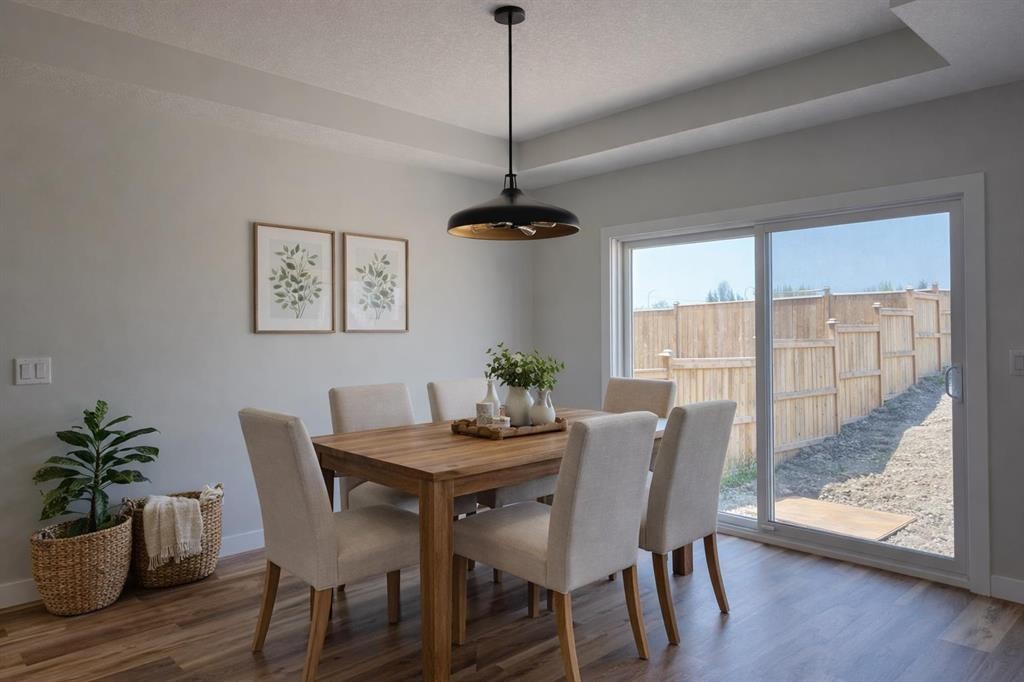 117 Crestview Boulevard, Sylvan Lake, AB - Indoor Photo Showing Dining Room
