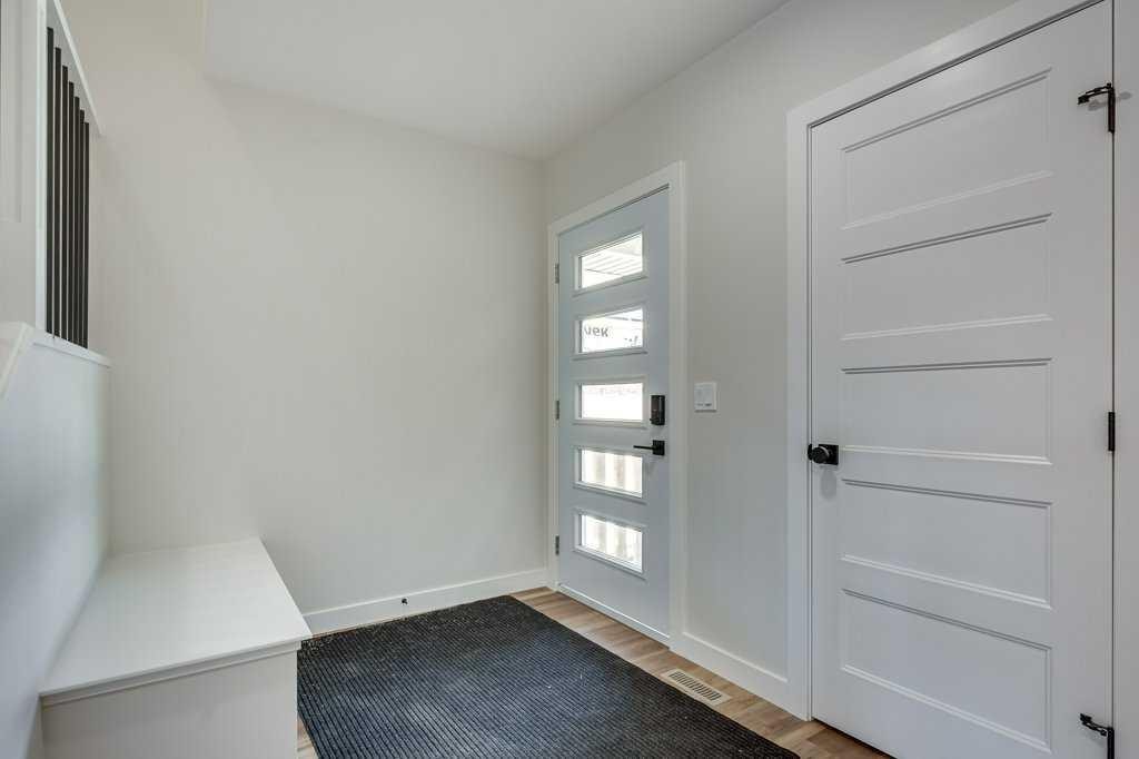 117 Crestview Boulevard, Sylvan Lake, AB - Indoor Photo Showing Other Room