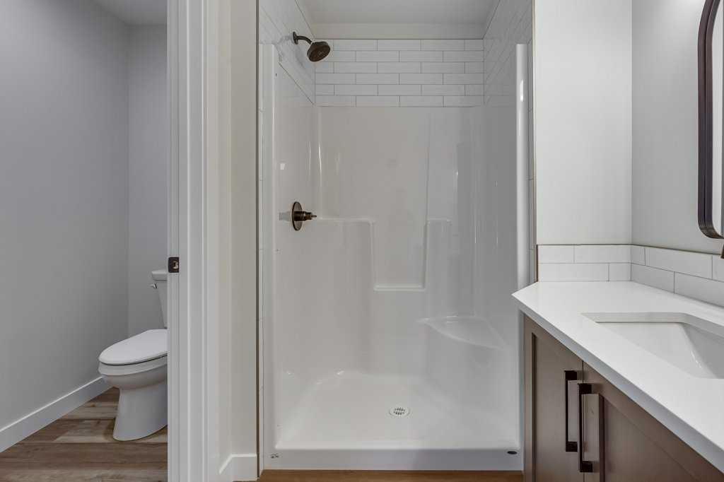 117 Crestview Boulevard, Sylvan Lake, AB - Indoor Photo Showing Bathroom