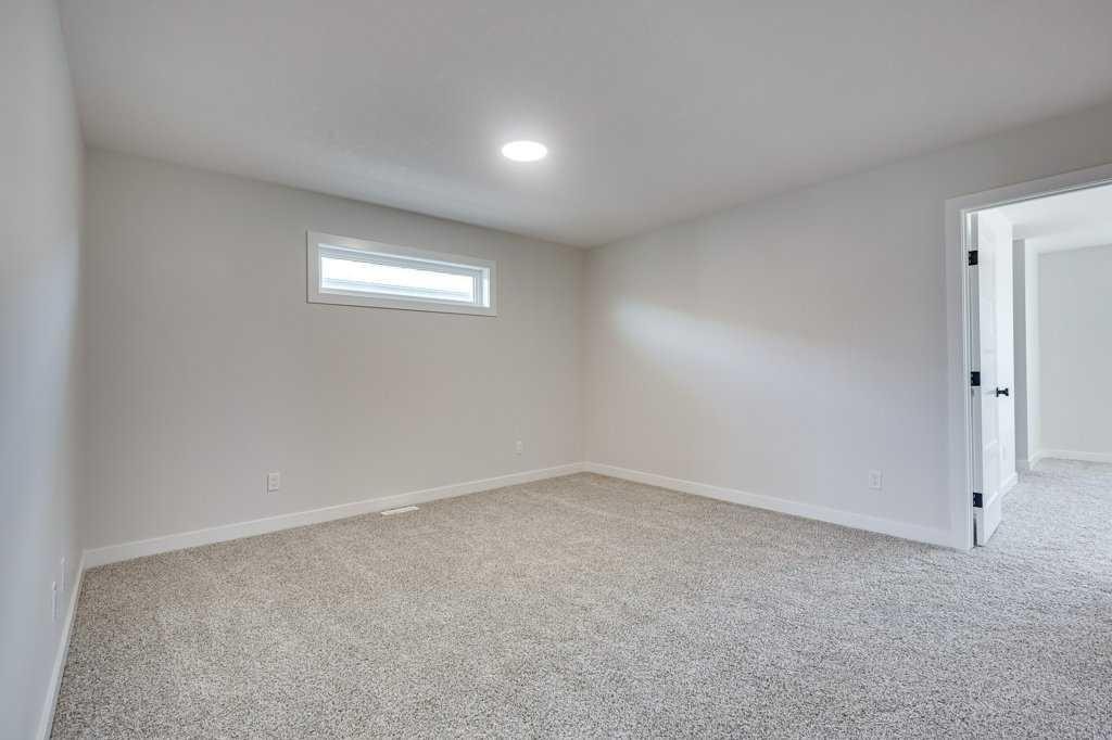 117 Crestview Boulevard, Sylvan Lake, AB - Indoor Photo Showing Other Room