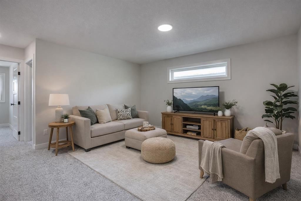 117 Crestview Boulevard, Sylvan Lake, AB - Indoor Photo Showing Living Room