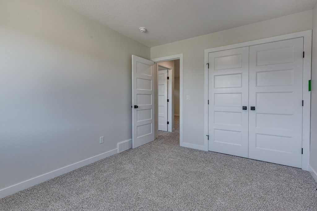 117 Crestview Boulevard, Sylvan Lake, AB - Indoor Photo Showing Other Room