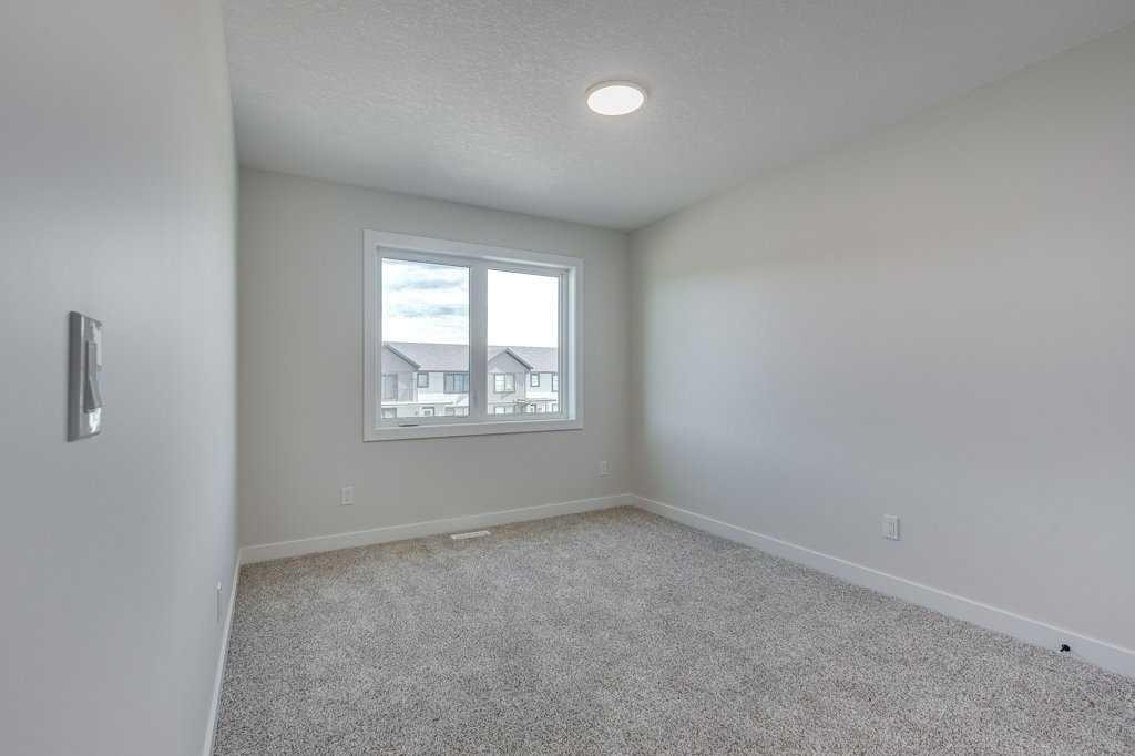 117 Crestview Boulevard, Sylvan Lake, AB - Indoor Photo Showing Other Room