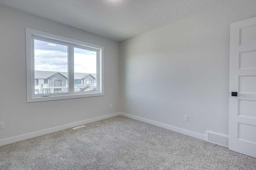 117 Crestview Boulevard, Sylvan Lake, AB - Indoor Photo Showing Other Room